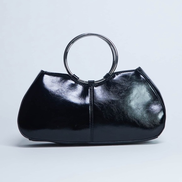 ASOS / Topshop black faux leather handbag with silver metallic o ring handle - Picture 2 of 5